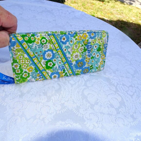 Vera Bradley English Meadow Travel Wallet New - Picture 3 of 8